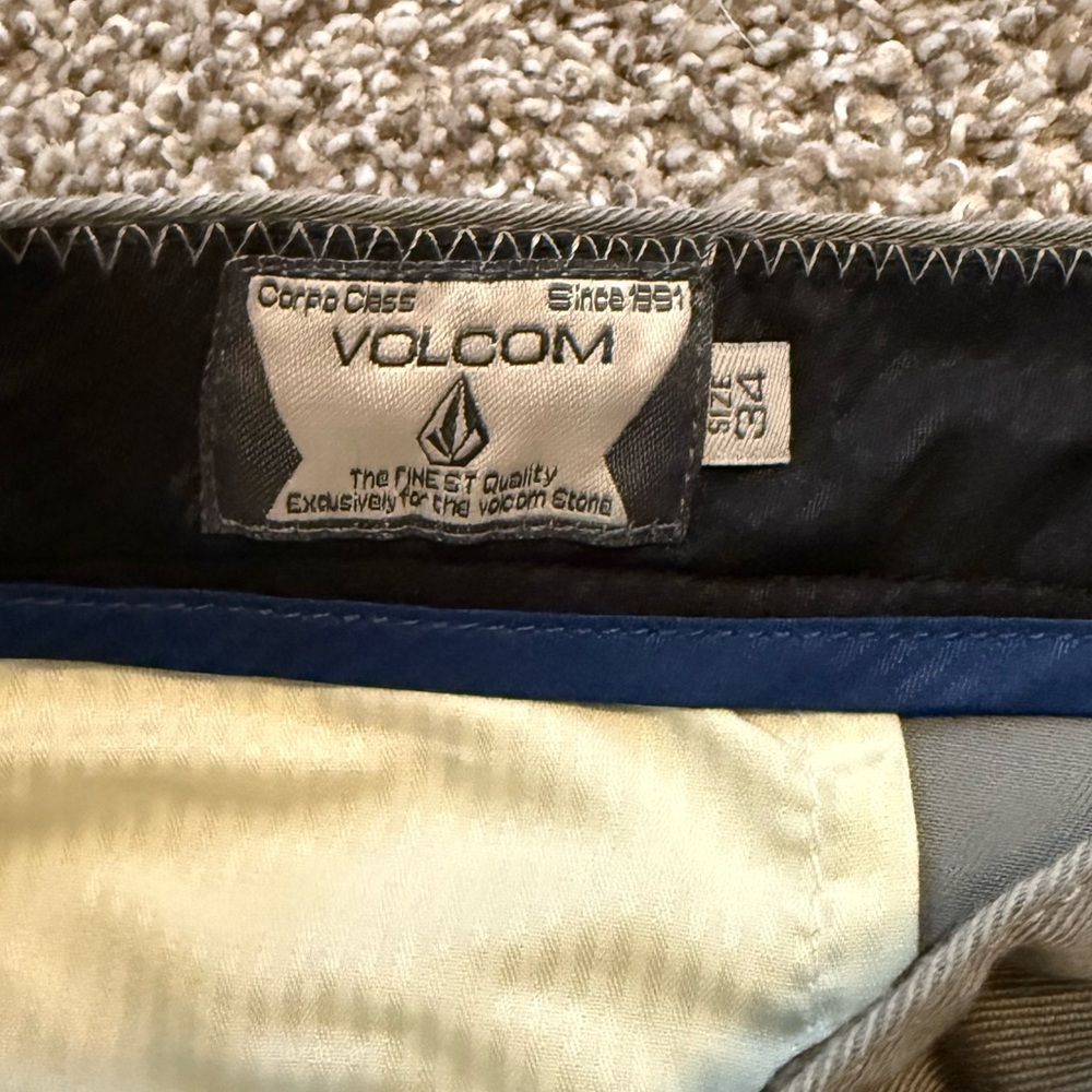 Volcom Shorts - Picture 4 of 6